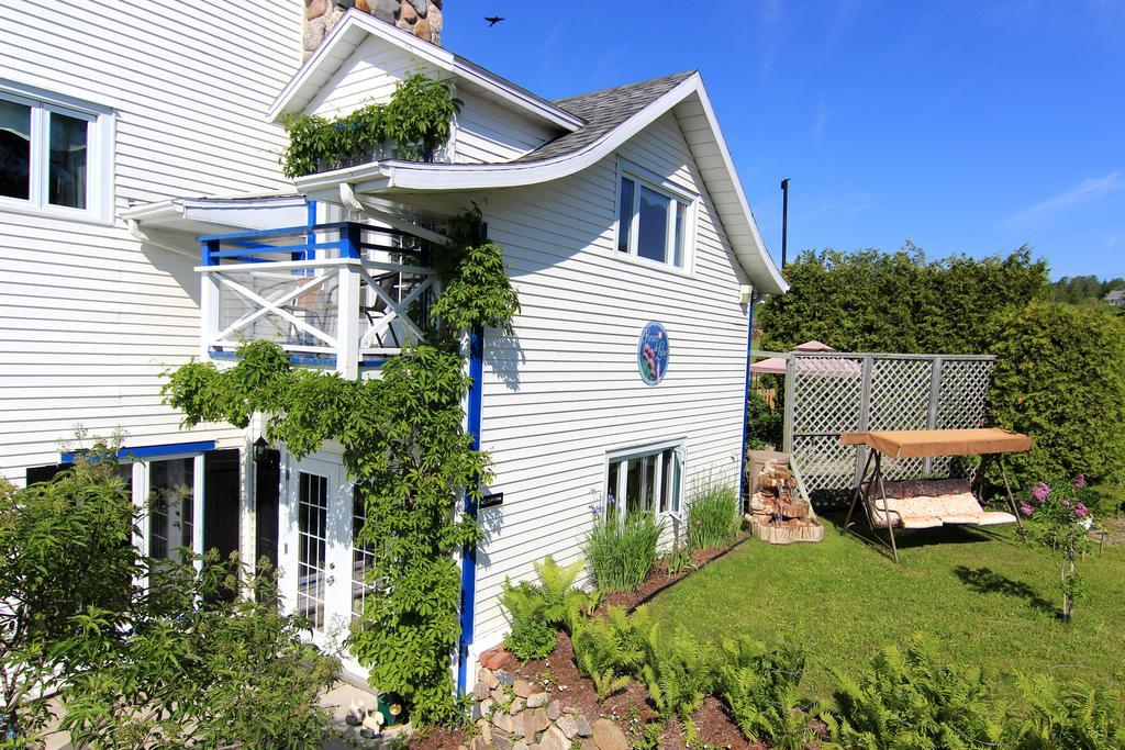 Auberge Fleurs De Lune La Malbaie Exterior photo